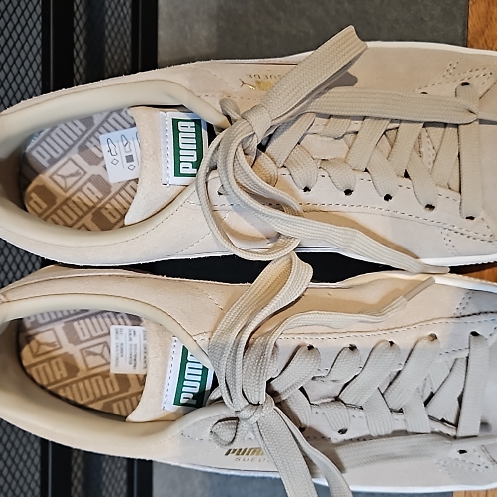 Women's Puma Suede Low Top Sneakers